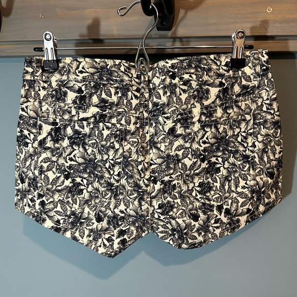 H & M Dark Blue/Cream Floral Printed Shorts - Picture 3 of 6